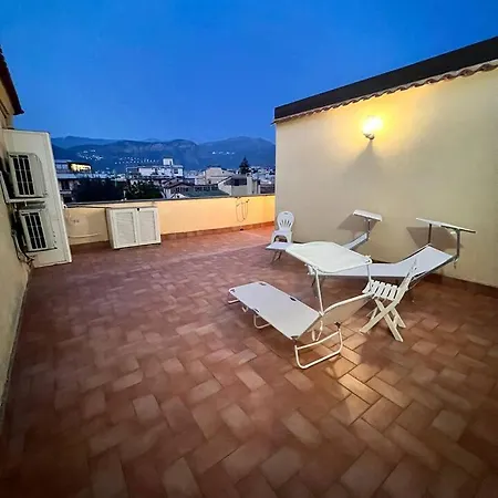 Laura Prestige Apartment *